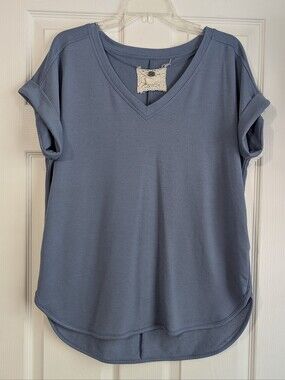 Cupio Blush V-Neck Short Sleeve High-Low Cuff Sleeve Shirt Size L